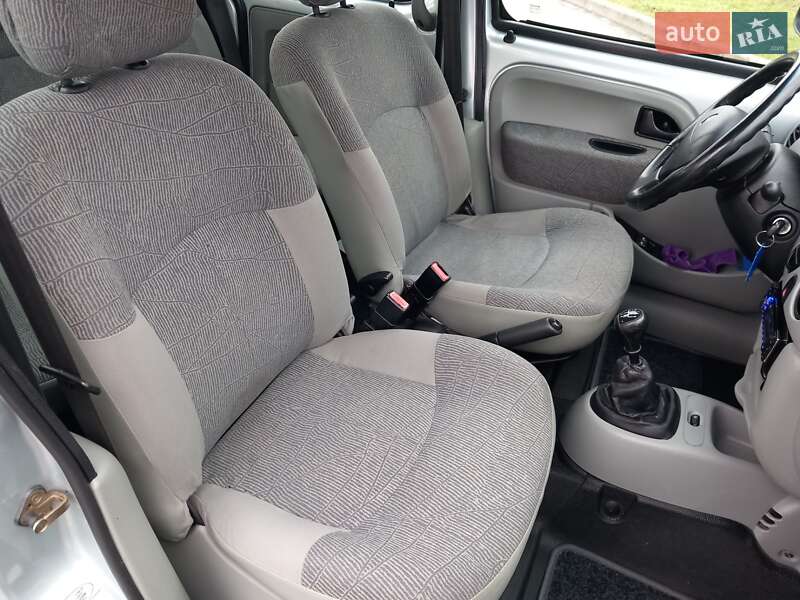 Минивэн Renault Kangoo 2002 в Городке фото 22 Минивэн Renault Kangoo 2002 в Городке