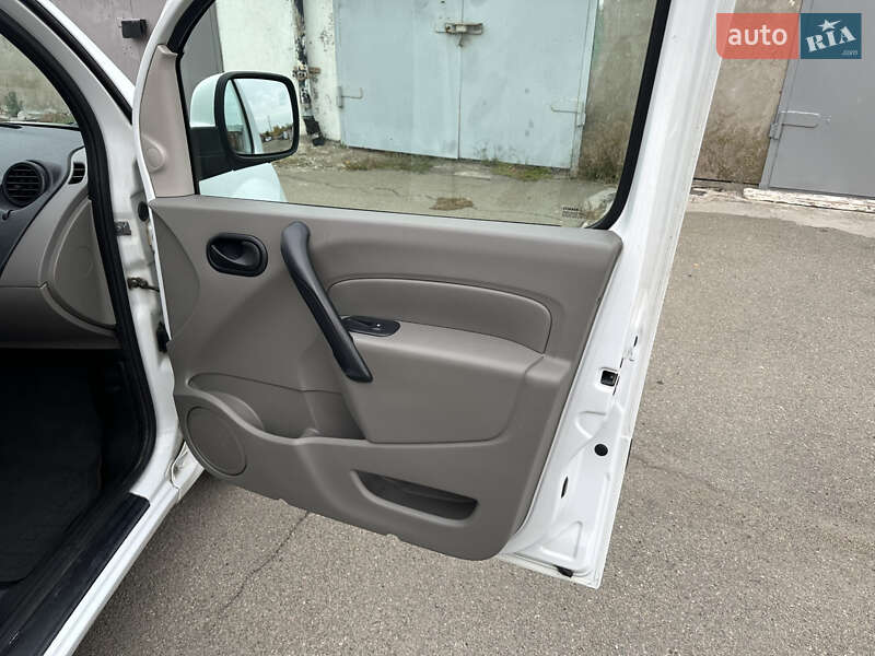 Мінівен Renault Kangoo 2010 в Жовтих Водах фото 16 Мінівен Renault Kangoo 2010 в Жовтих Водах