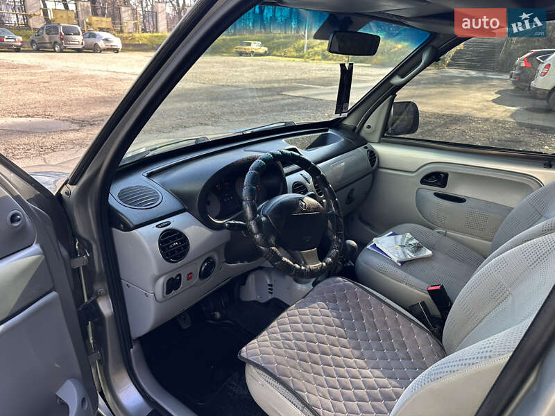 Мінівен Renault Kangoo 2004 в Чернівцях