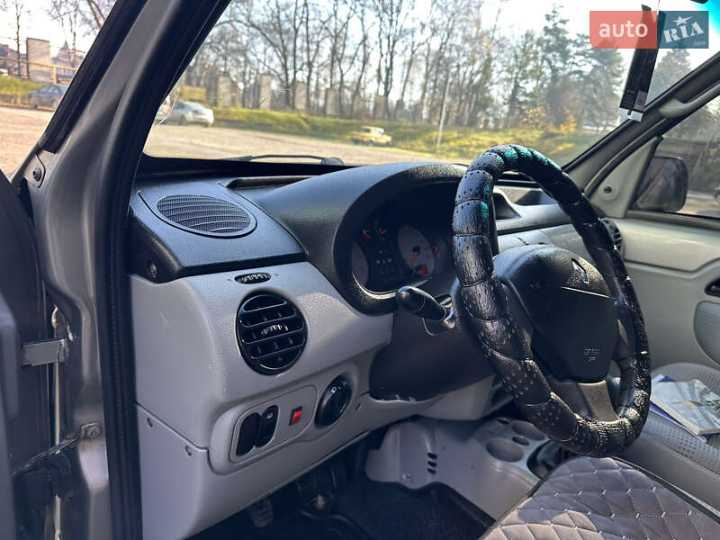Мінівен Renault Kangoo 2004 в Чернівцях