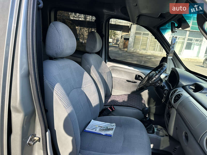 Мінівен Renault Kangoo 2004 в Чернівцях