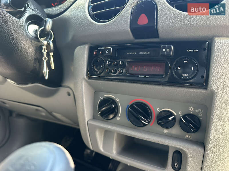 Мінівен Renault Kangoo 2004 в Чернівцях