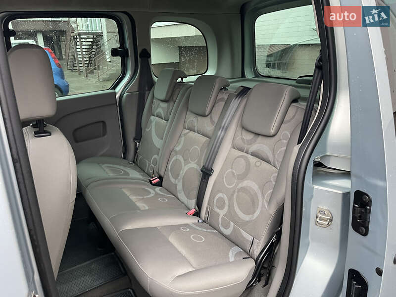 Минивэн Renault Kangoo 2010 в Луцке