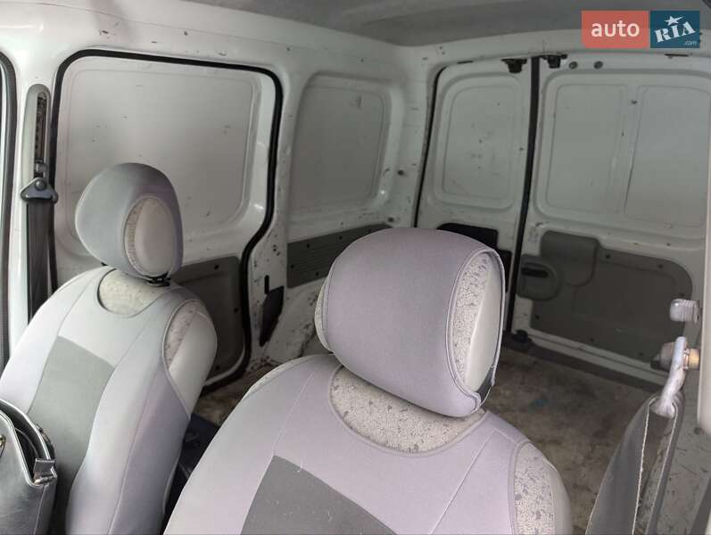 Вантажопасажирський фургон Renault Kangoo 2004 в Львові