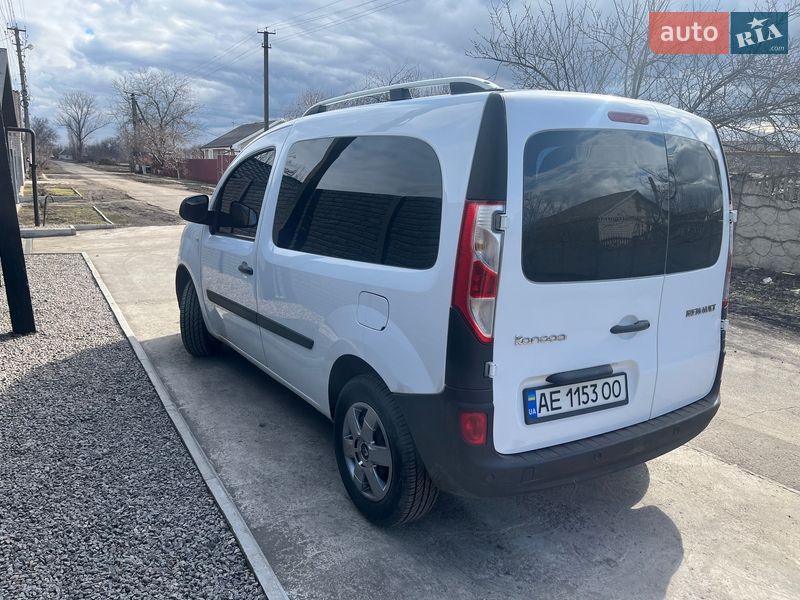 Минивэн Renault Kangoo 2015 в Обуховке