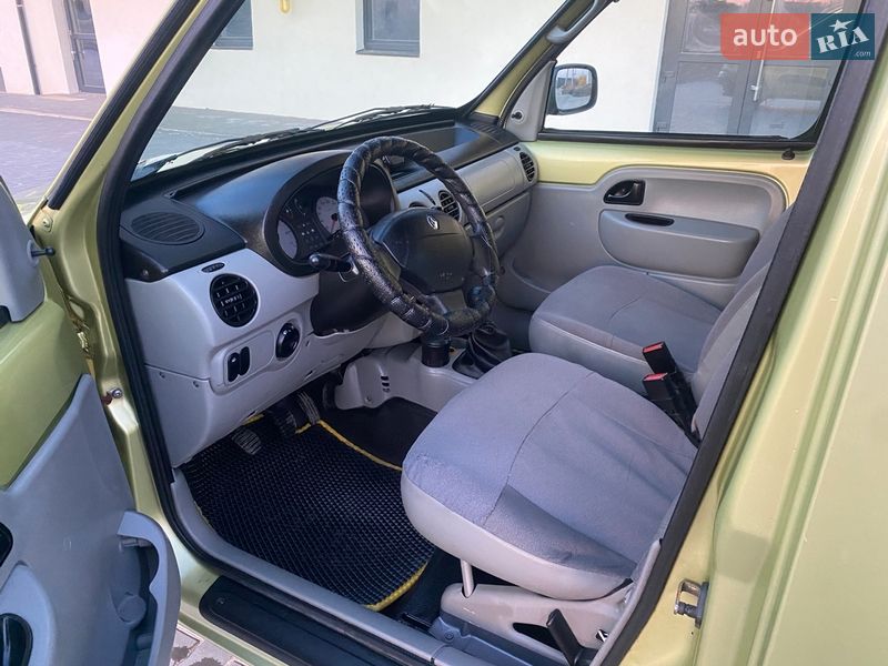 Мінівен Renault Kangoo 2004 в Луцьку