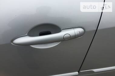 Хетчбек Renault Laguna 2009 в 
