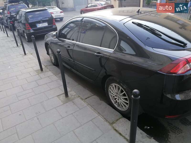 Лифтбек Renault Laguna 2011 в Ивано-Франковске фото 2 Лифтбек Renault Laguna 2011 в Ивано-Франковске