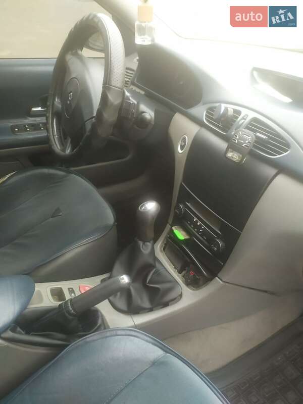 Лифтбек Renault Laguna 2002 в Ровно