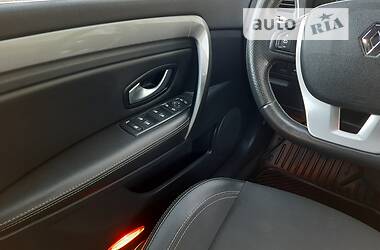 Лифтбек Renault Laguna 2011 в 