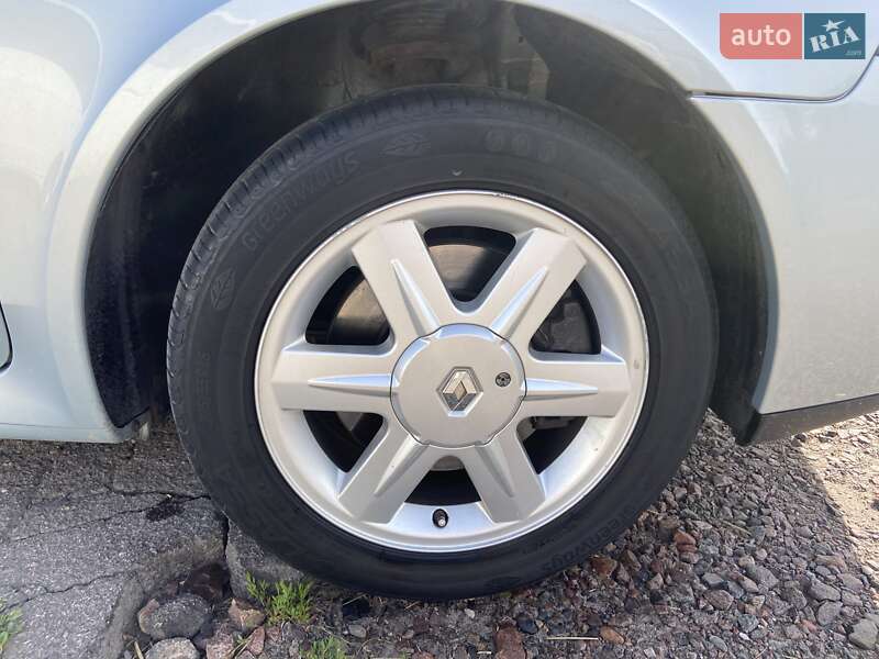 Лифтбек Renault Laguna 2001 в Ровно