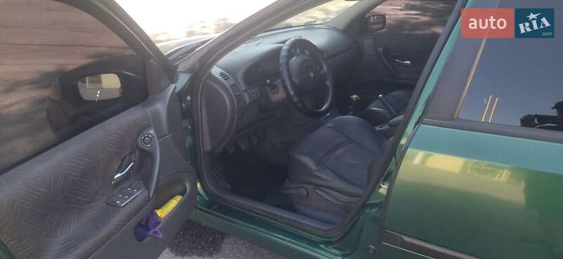 Ліфтбек Renault Laguna 2002 в Нікополі