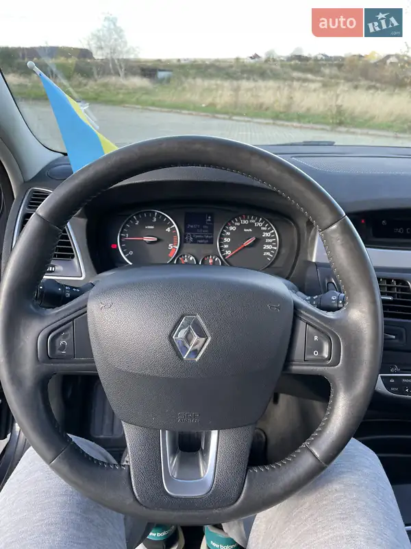 Ліфтбек Renault Laguna 2011 в 