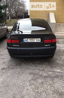 Ліфтбек Renault Laguna 1997 в 