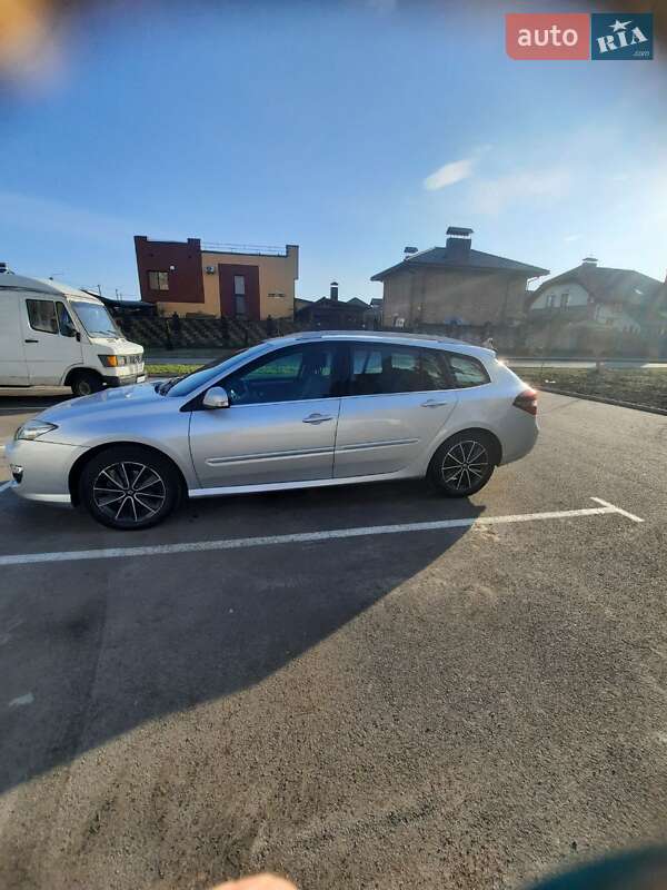 Универсал Renault Laguna 2011 в Ровно