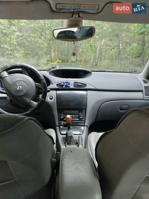 Лифтбек Renault Laguna 2001 в Буске