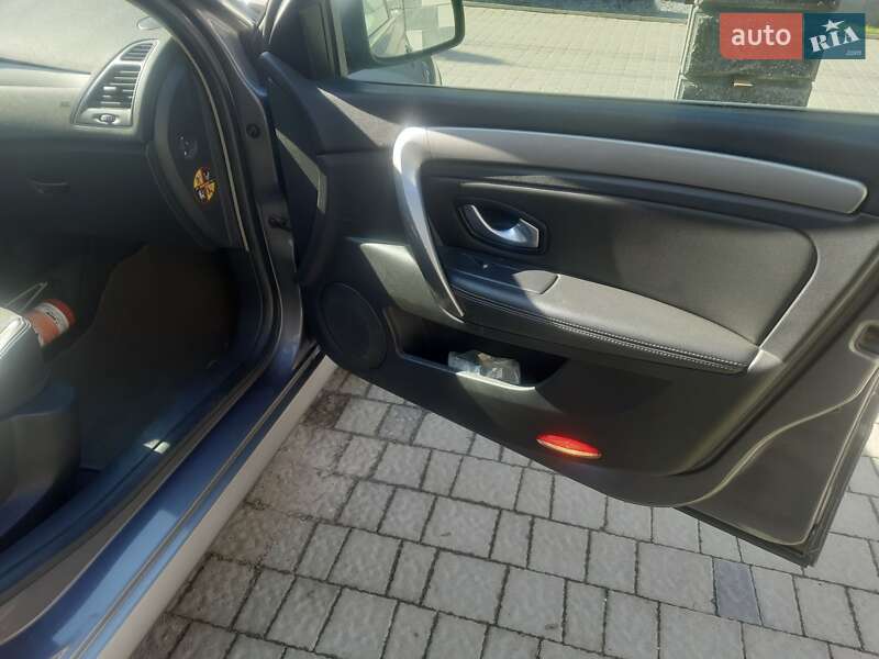 Универсал Renault Laguna 2011 в Ровно