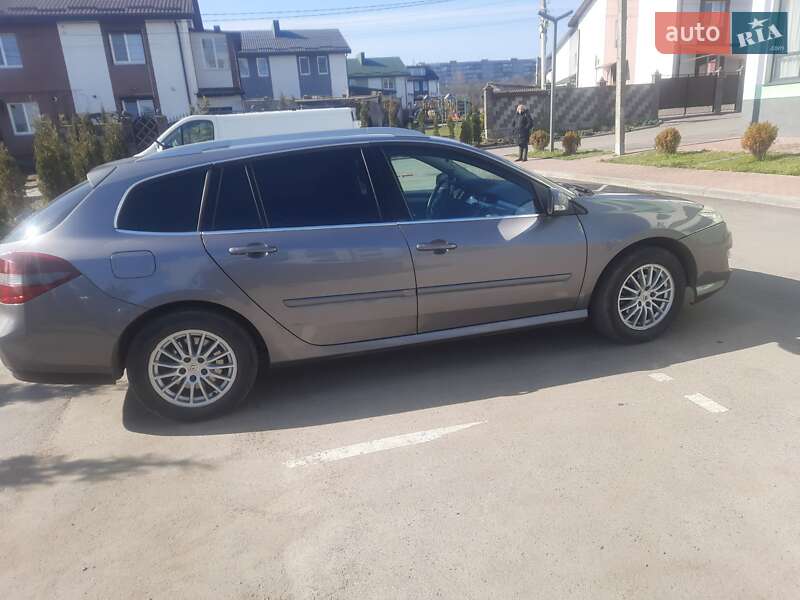 Универсал Renault Laguna 2011 в Ровно