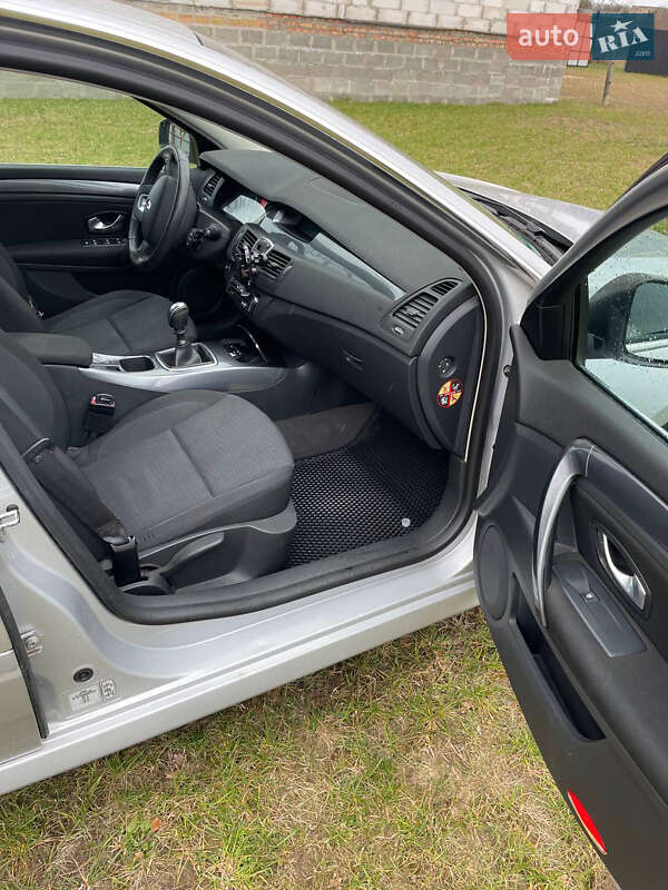 Универсал Renault Laguna 2010 в Костополе