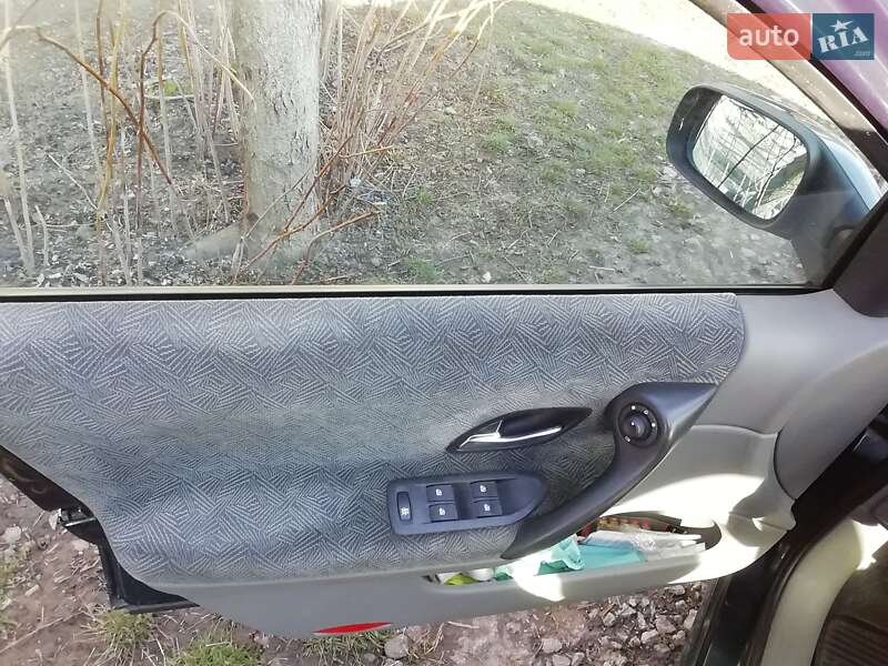 Ліфтбек Renault Laguna 2001 в Монастирищеві