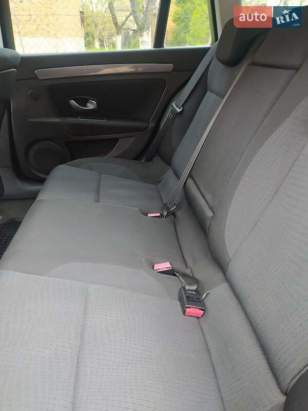 Универсал Renault Laguna 2009 в Калуше