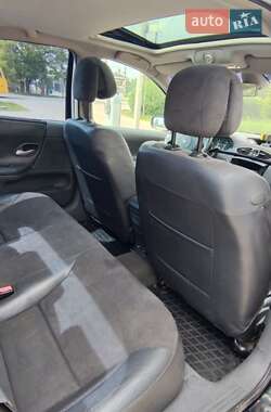 Лифтбек Renault Laguna 2005 в 