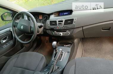 Лифтбек Renault Laguna 2009 в Остроге