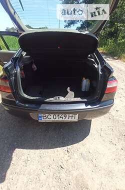 Лифтбек Renault Laguna 2003 в Стрые