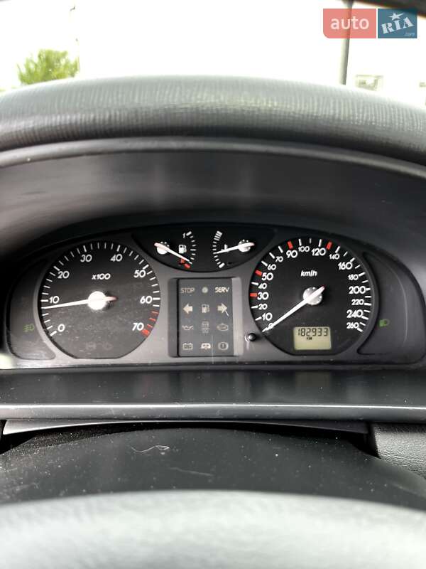 Ліфтбек Renault Laguna 2001 в Стрию