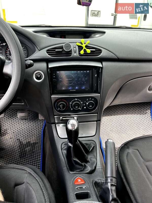 Ліфтбек Renault Laguna 2001 в Стрию