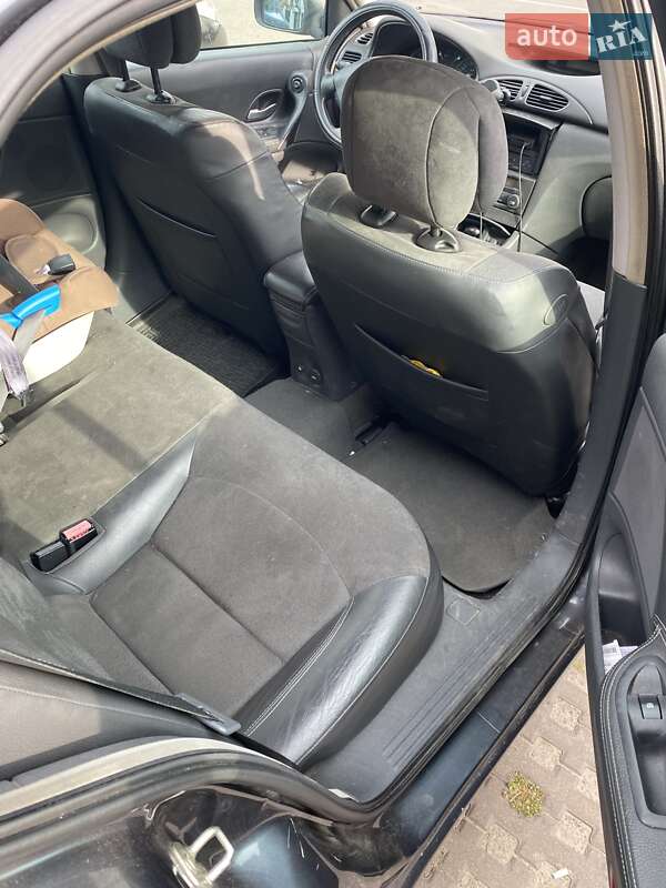 Лифтбек Renault Laguna 2005 в Киеве