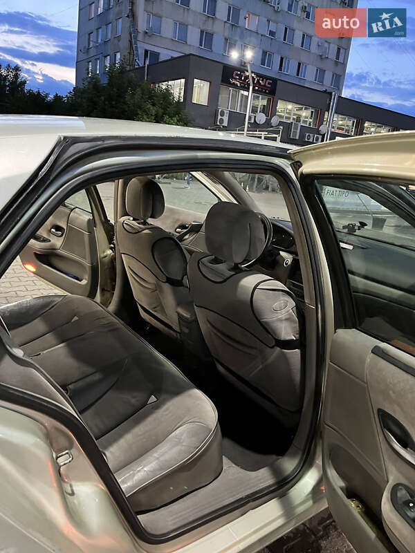 Лифтбек Renault Laguna 2004 в Черновцах