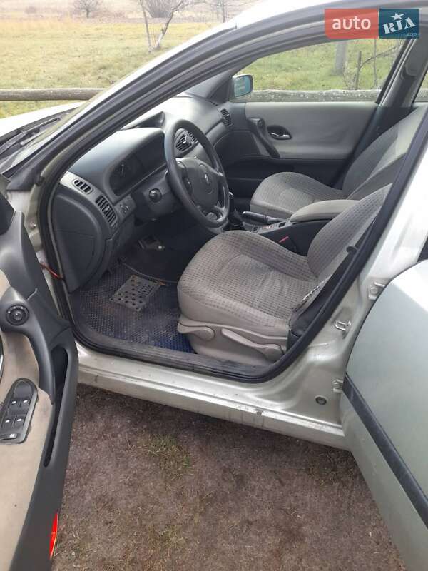 Ліфтбек Renault Laguna 2004 в Львові