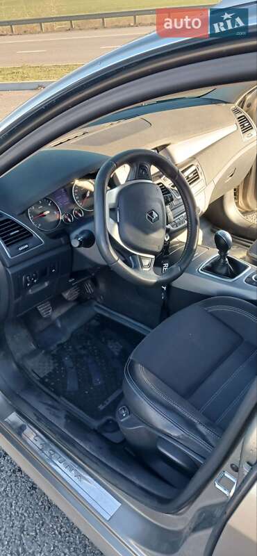 Универсал Renault Laguna 2011 в Ромнах