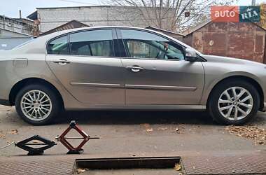 Лифтбек Renault Laguna 2011 в 