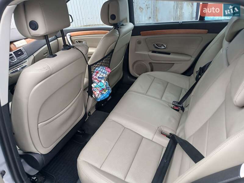 Універсал Renault Laguna 2010 в Чернівцях фото 37 Універсал Renault Laguna 2010 в Чернівцях