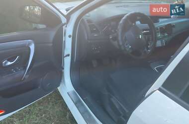 Лифтбек Renault Laguna 2009 в 