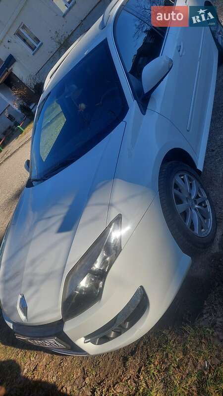 Универсал Renault Laguna 2011 в Надворной