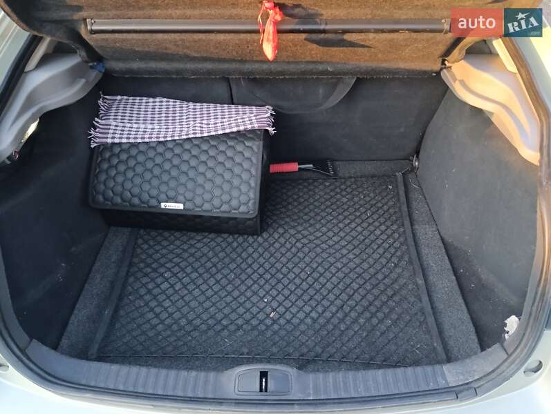 Ліфтбек Renault Laguna 2001 в Кам'янець-Подільському