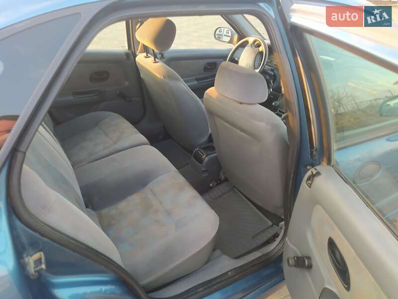 Лифтбек Renault Laguna 1994 в Самборе