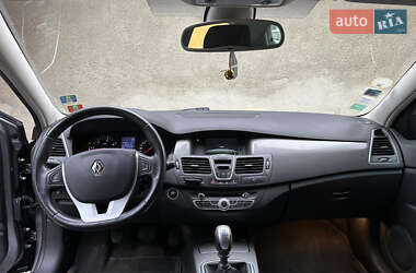 Лифтбек Renault Laguna 2011 в 