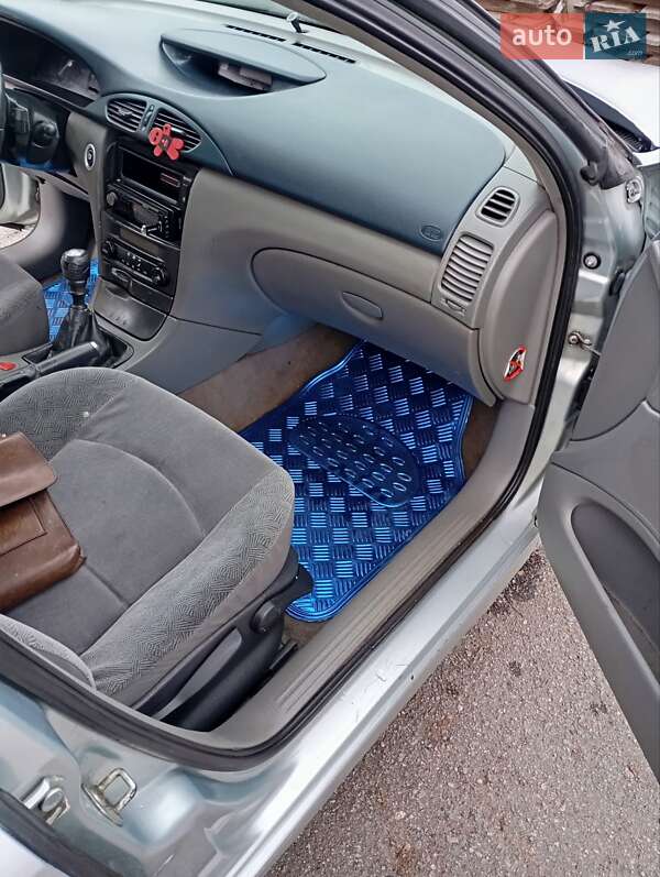 Лифтбек Renault Laguna 2002 в Каменец-Подольском