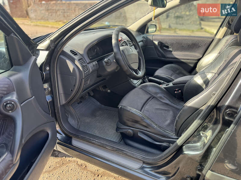 Лифтбек Renault Laguna 2002 в Кропивницком