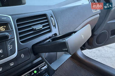 Лифтбек Renault Laguna 2011 в 
