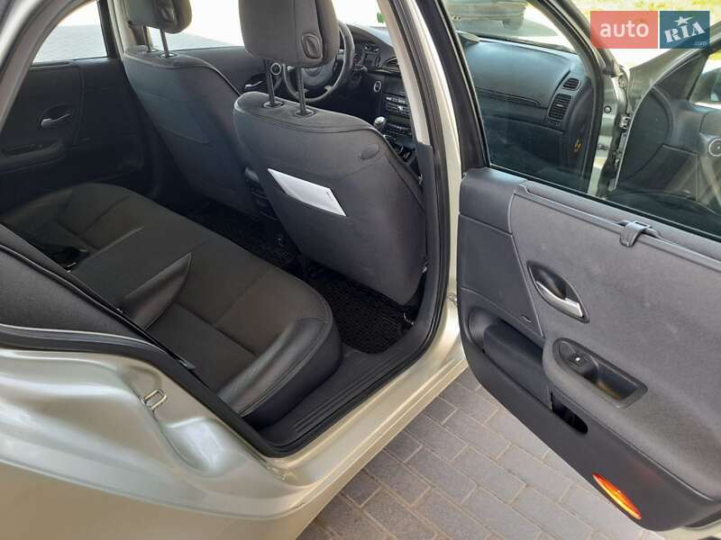 Лифтбек Renault Laguna 2006 в Тульчине