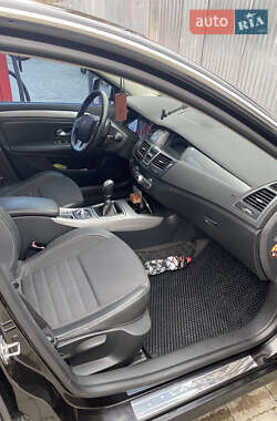 Лифтбек Renault Laguna 2011 в 