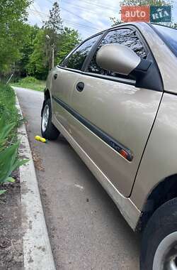 Лифтбек Renault Laguna 2000 в 