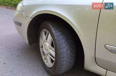 Лифтбек Renault Laguna 2002 в 