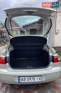Ліфтбек Renault Laguna 2006 в 