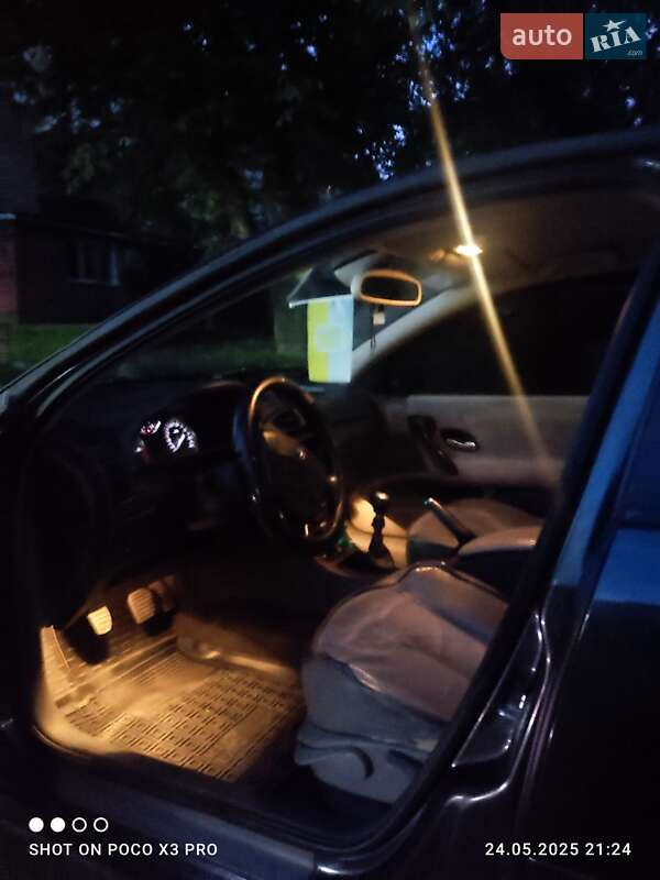 Лифтбек Renault Laguna 2003 в Гайвороне